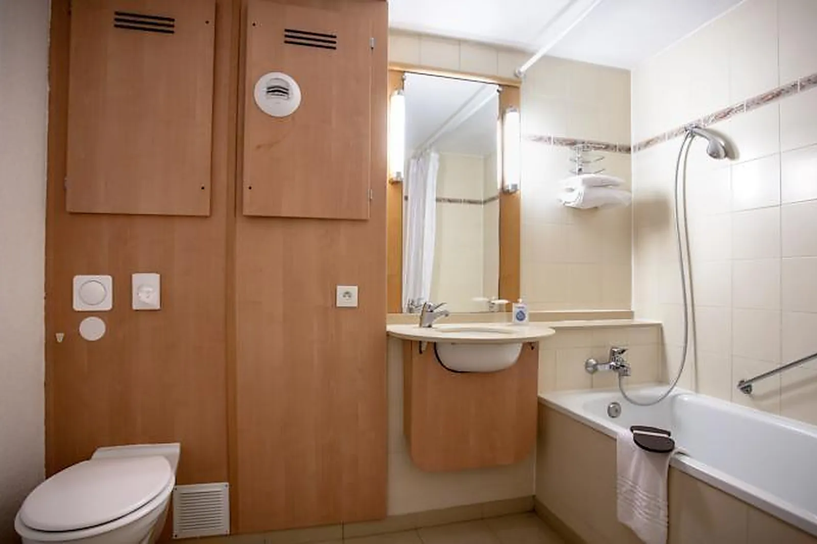 Lieux événementiels, KYRIAD MACON NORD SANCÉ PARC DES EXPOSITIONS