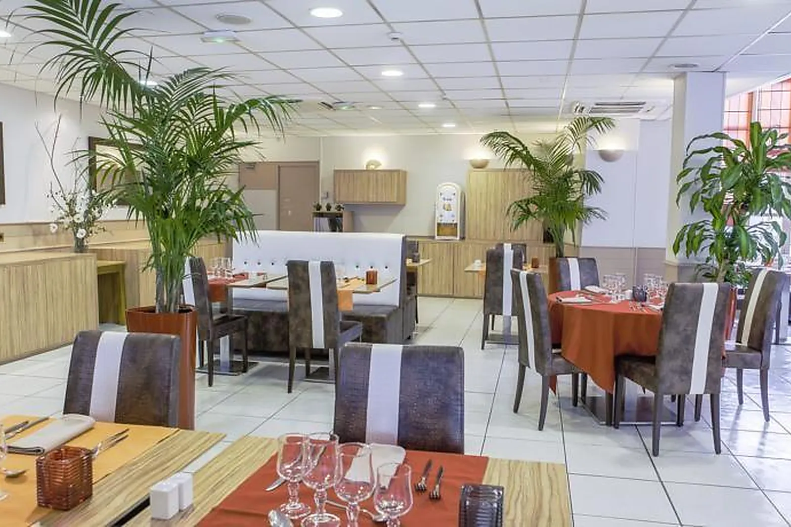 Lieux événementiels, KYRIAD ORANGE