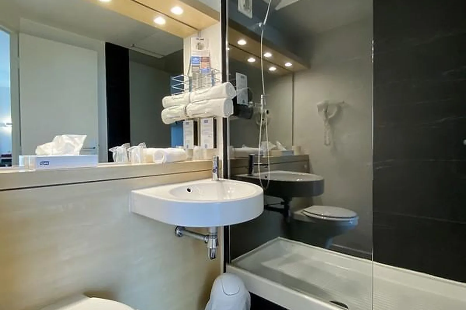 Lieux événementiels, KYRIAD PARIS OUEST COLOMBES