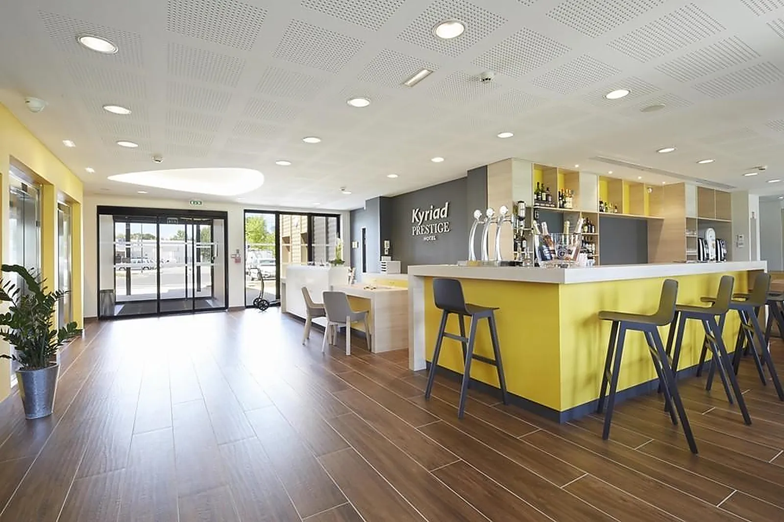 Lieux événementiels, KYRIAD PRESTIGE PAU ZÉNITH