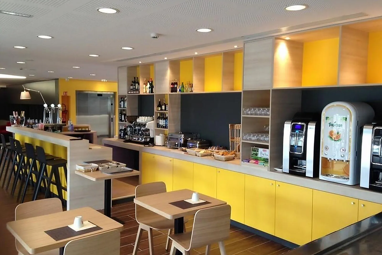 Lieux événementiels, KYRIAD PRESTIGE PAU ZÉNITH