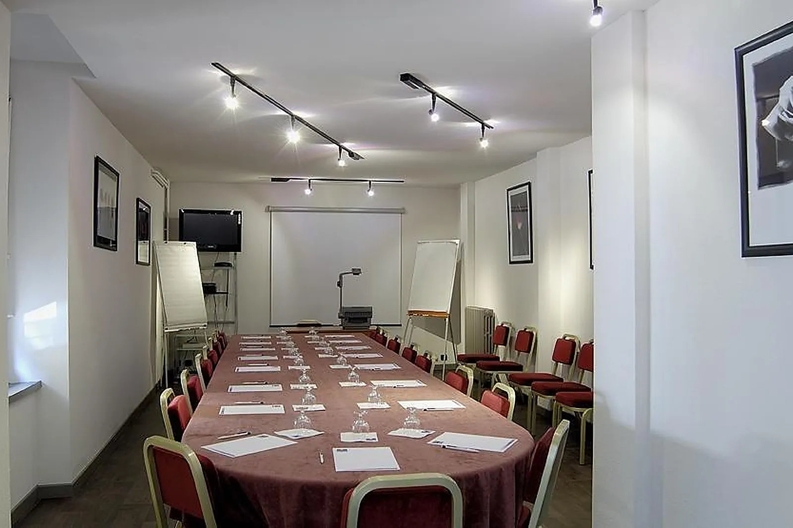 Lieux événementiels, KYRIAD RODEZ GARE