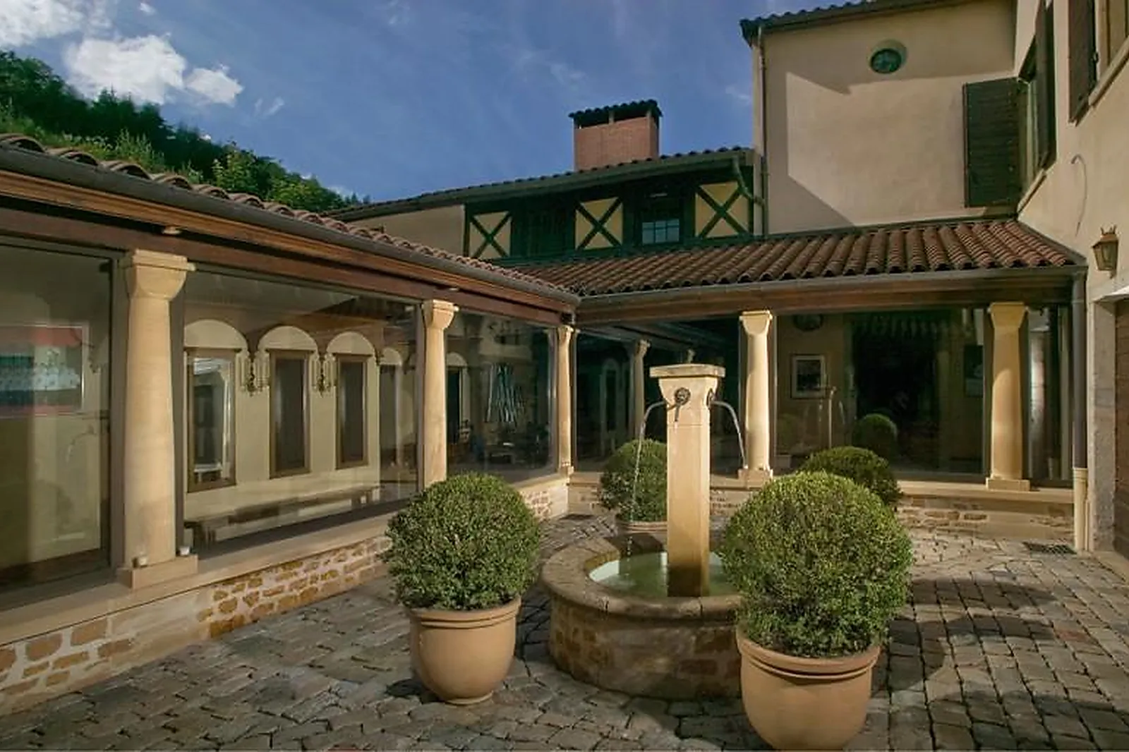 Lieux événementiels, L'ABBAYE DE COLLONGES