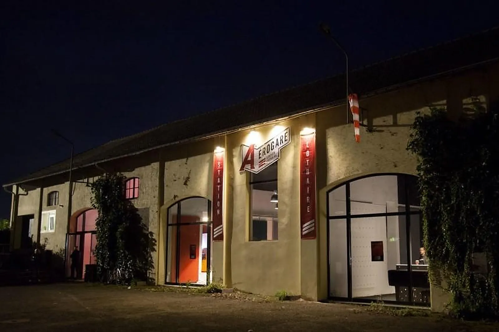 Lieux événementiels, L'AÉROGARE