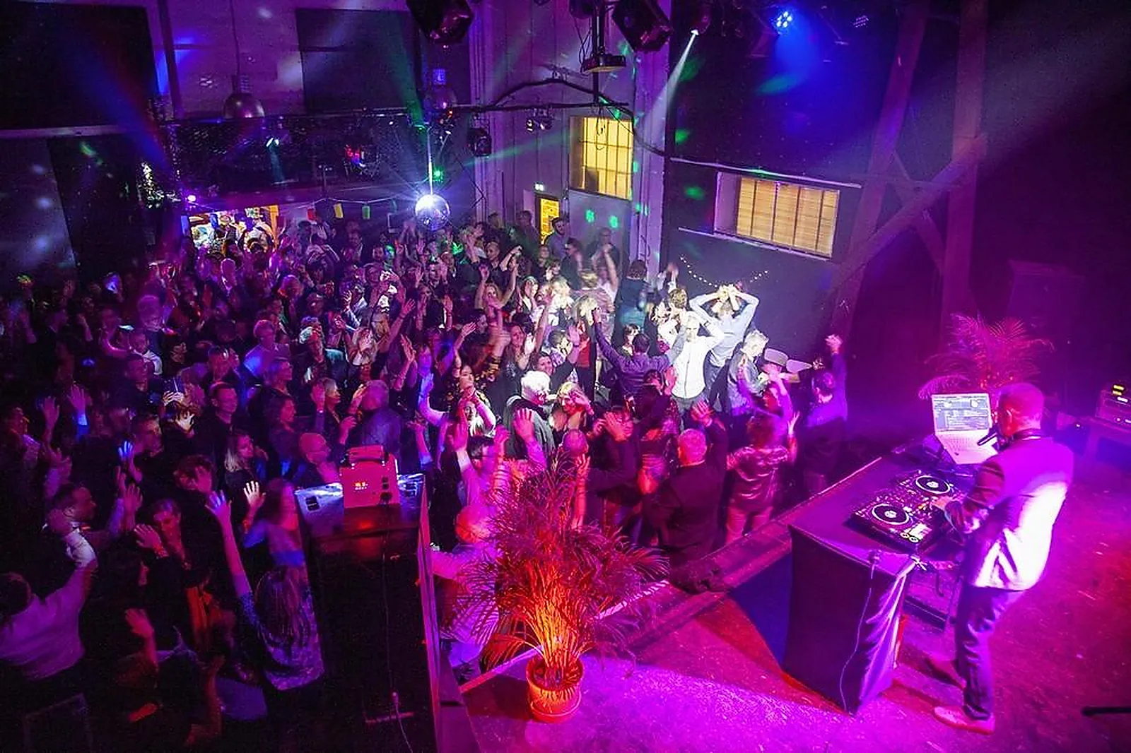 Lieux événementiels, L'AÉROGARE