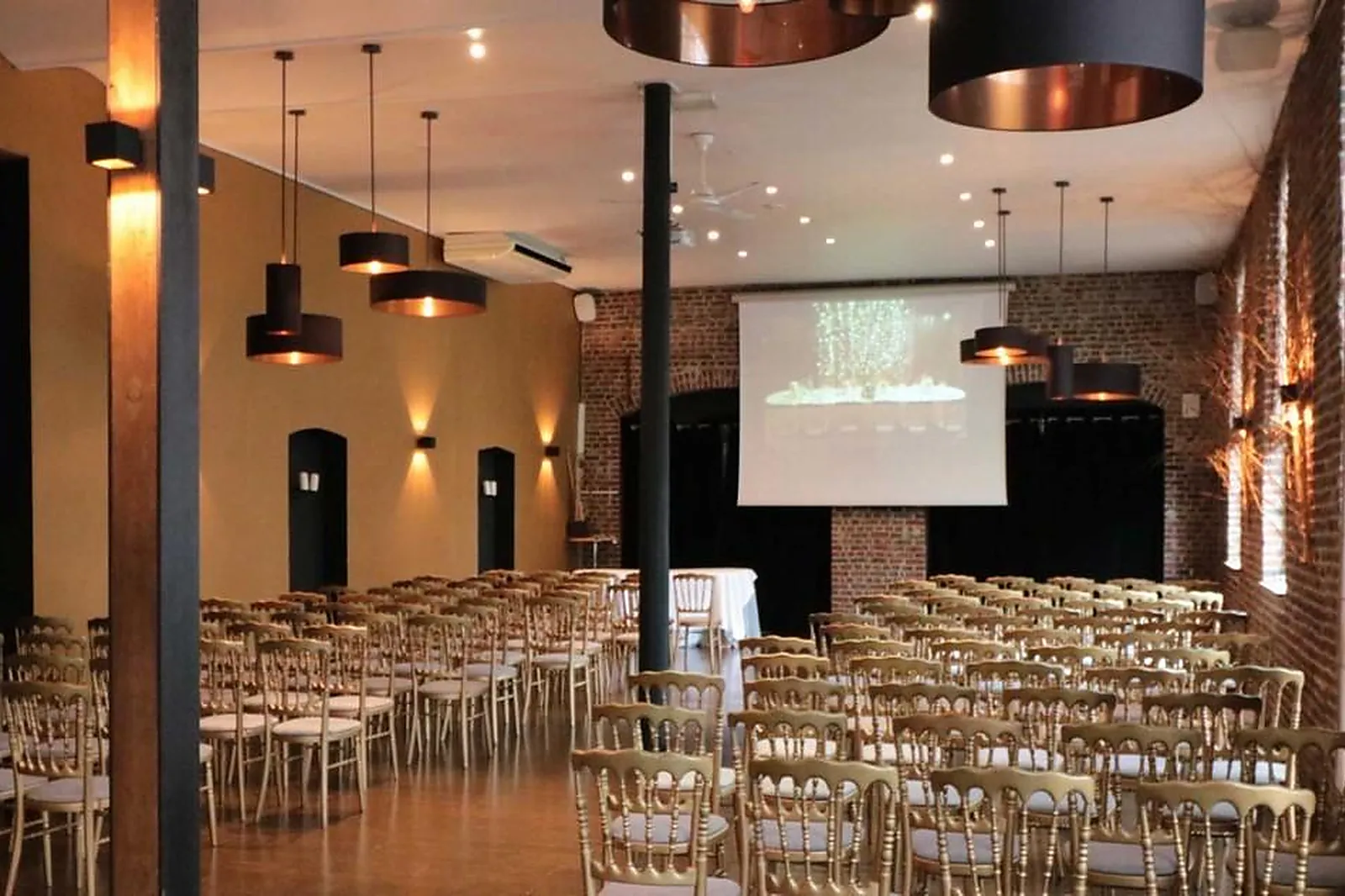 Lieux événementiels, L'AMPHITRYON