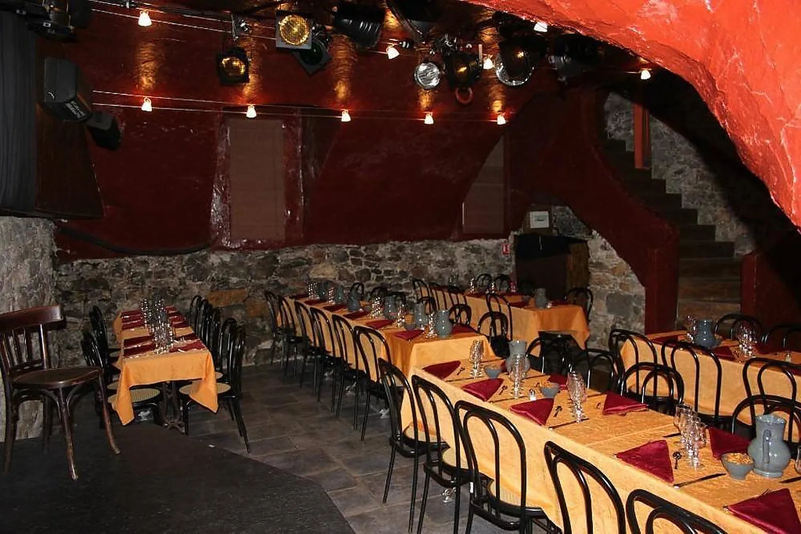 Lieux événementiels, L'ÂNE ROUGE