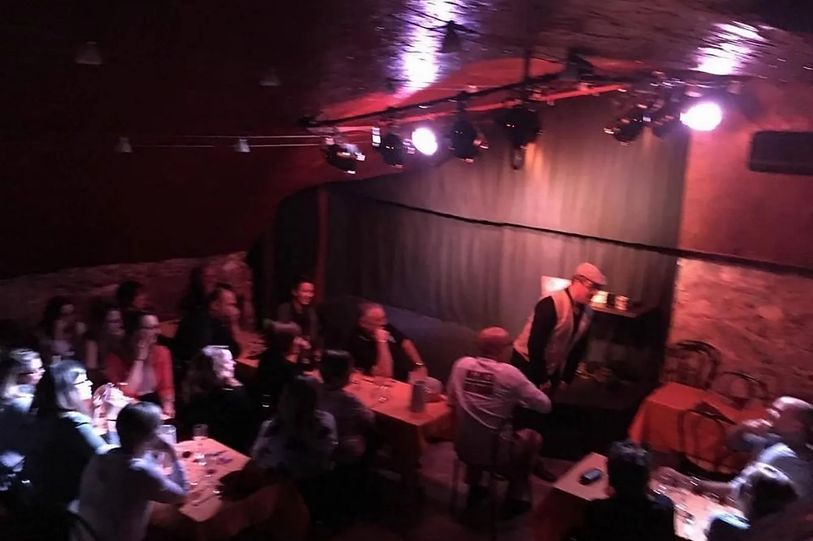 Lieux événementiels, L'ÂNE ROUGE