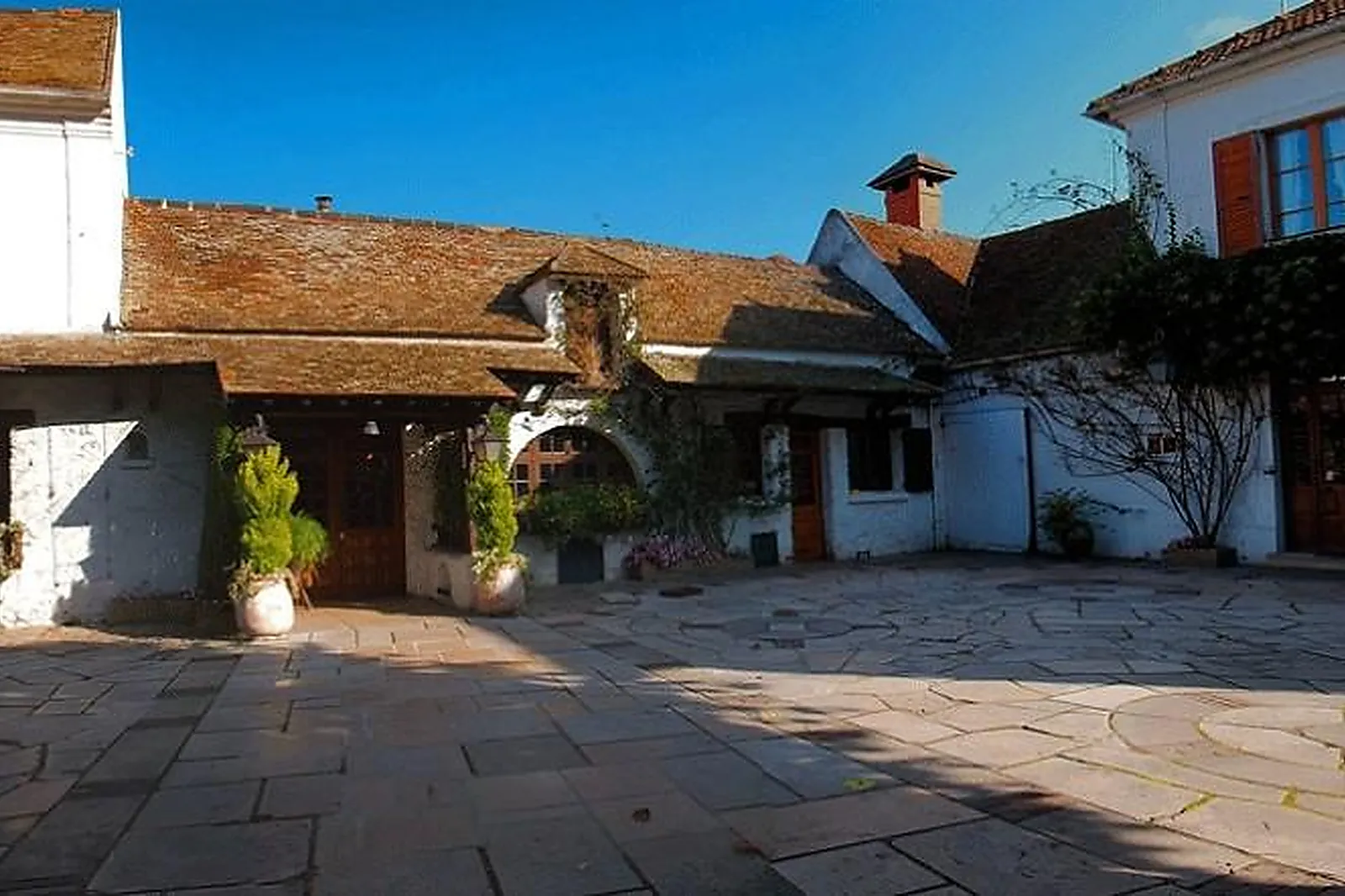 Lieux événementiels, LL&RSQUO;AUBERGADE