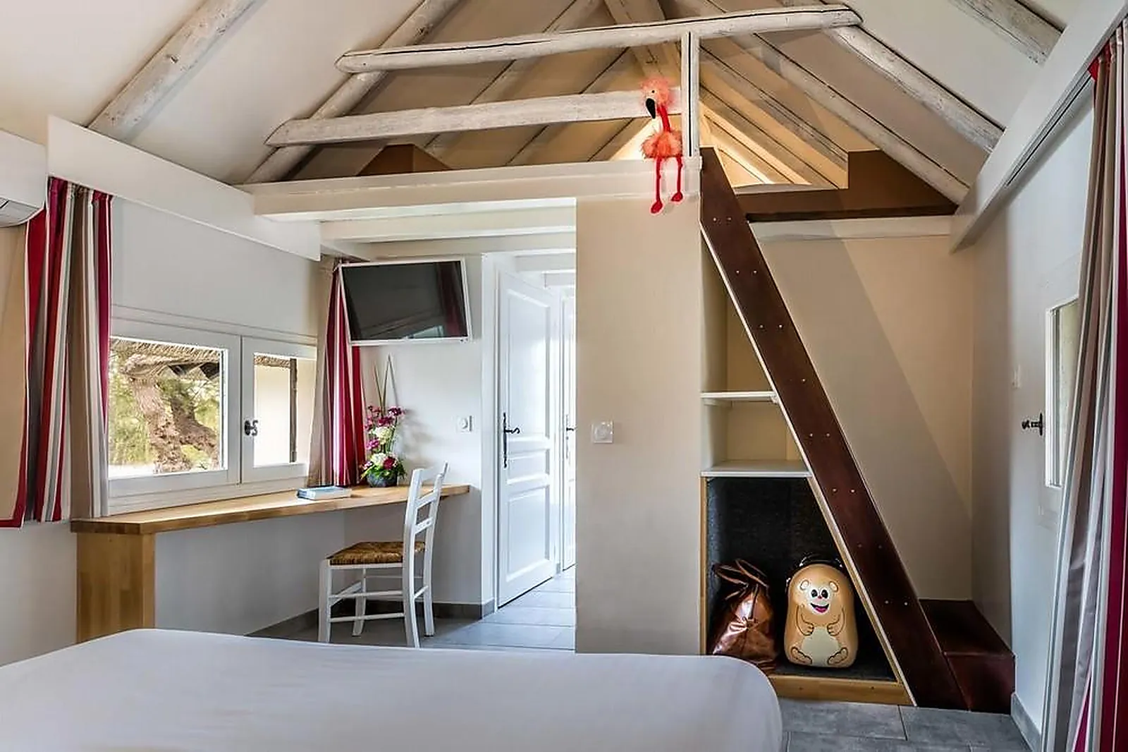 Lieux événementiels, LL&RSQUO;AUBERGE CAVALIÈRE DU PONT DES BANNES