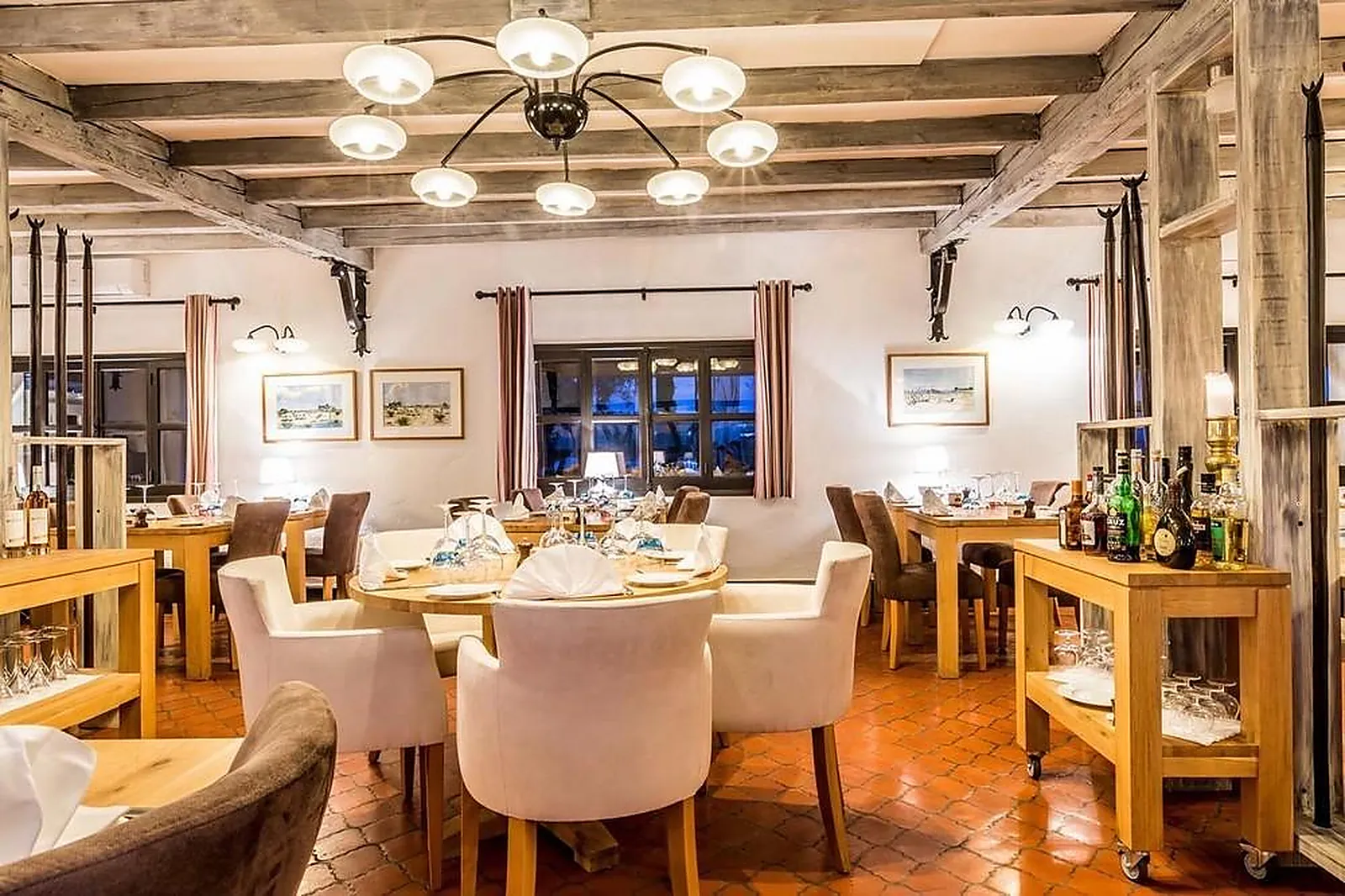 Lieux événementiels, LL&RSQUO;AUBERGE CAVALIÈRE DU PONT DES BANNES