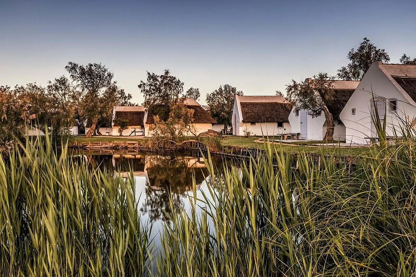 Lieux événementiels, LL&RSQUO;AUBERGE CAVALIÈRE DU PONT DES BANNES