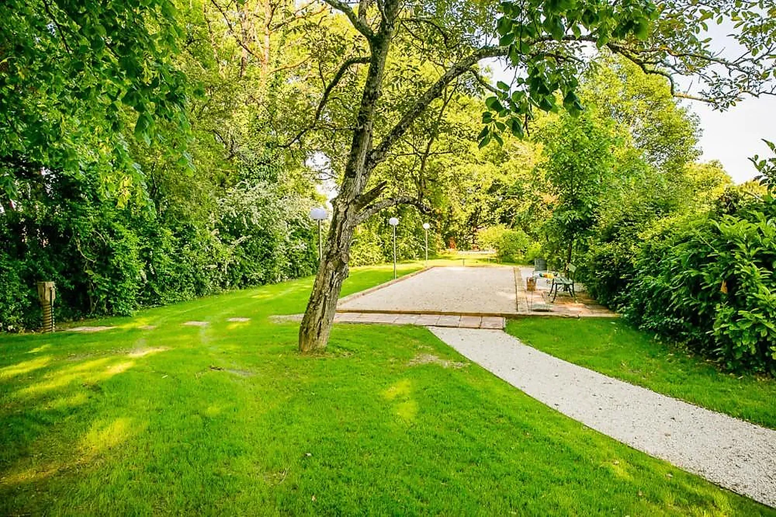 Lieux événementiels, LL&RSQUO;AUCENELLE