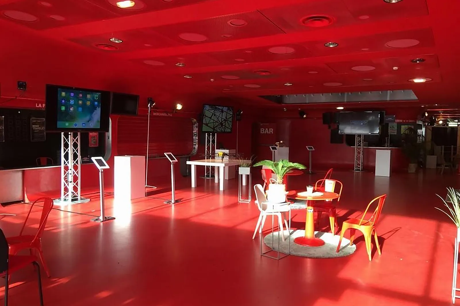 Lieux événementiels, LL&RSQUO;AUTRE CANAL