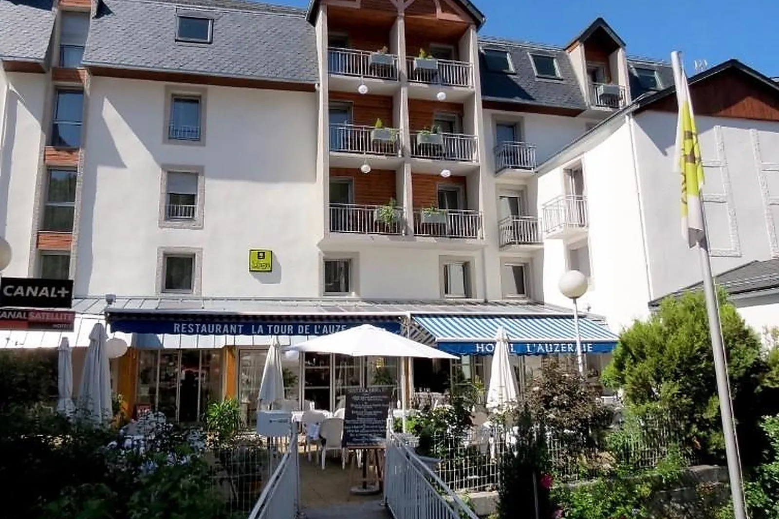 Lieux événementiels, LL&RSQUO;AUZERAIE