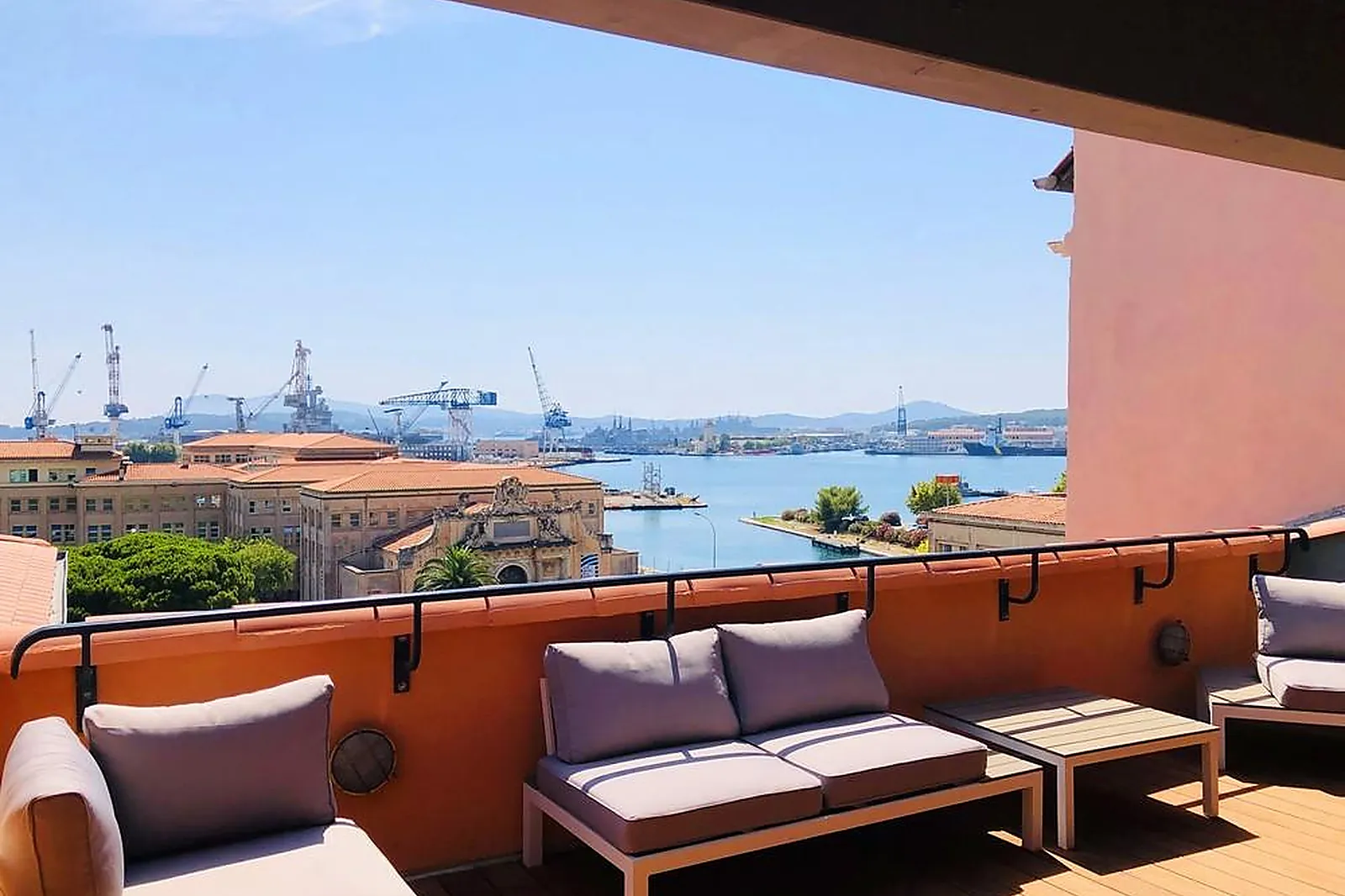 Lieux événementiels, LL&RSQUO;EAUTEL