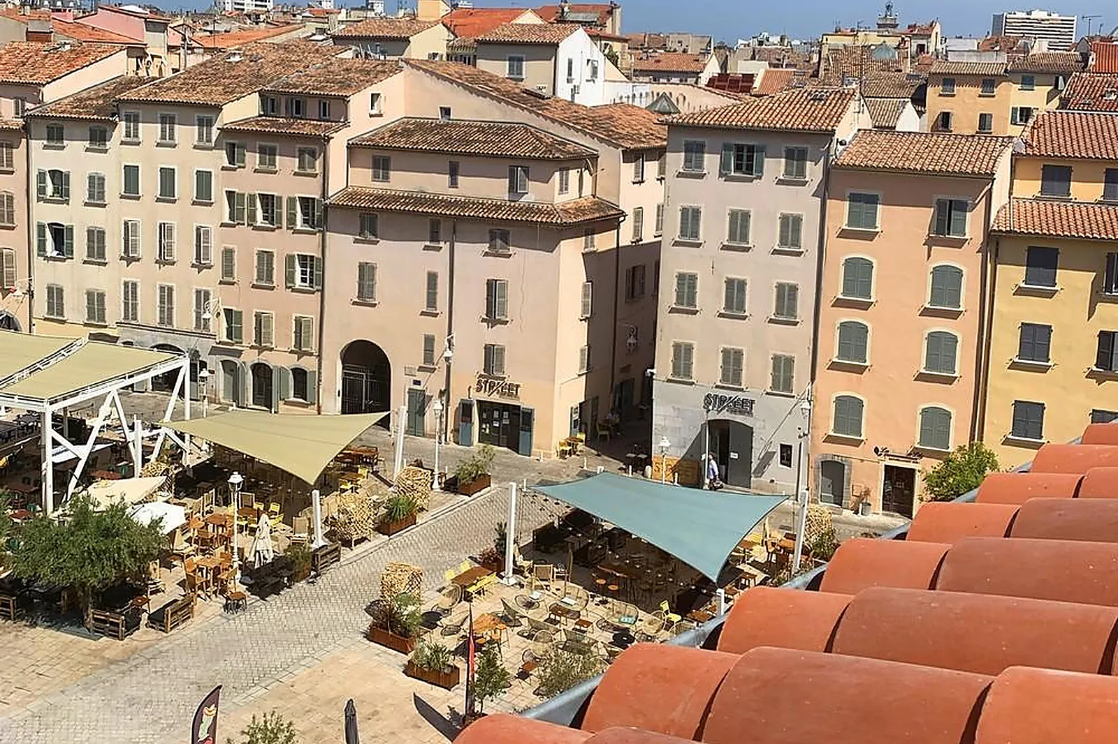 Lieux événementiels, LL&RSQUO;EAUTEL