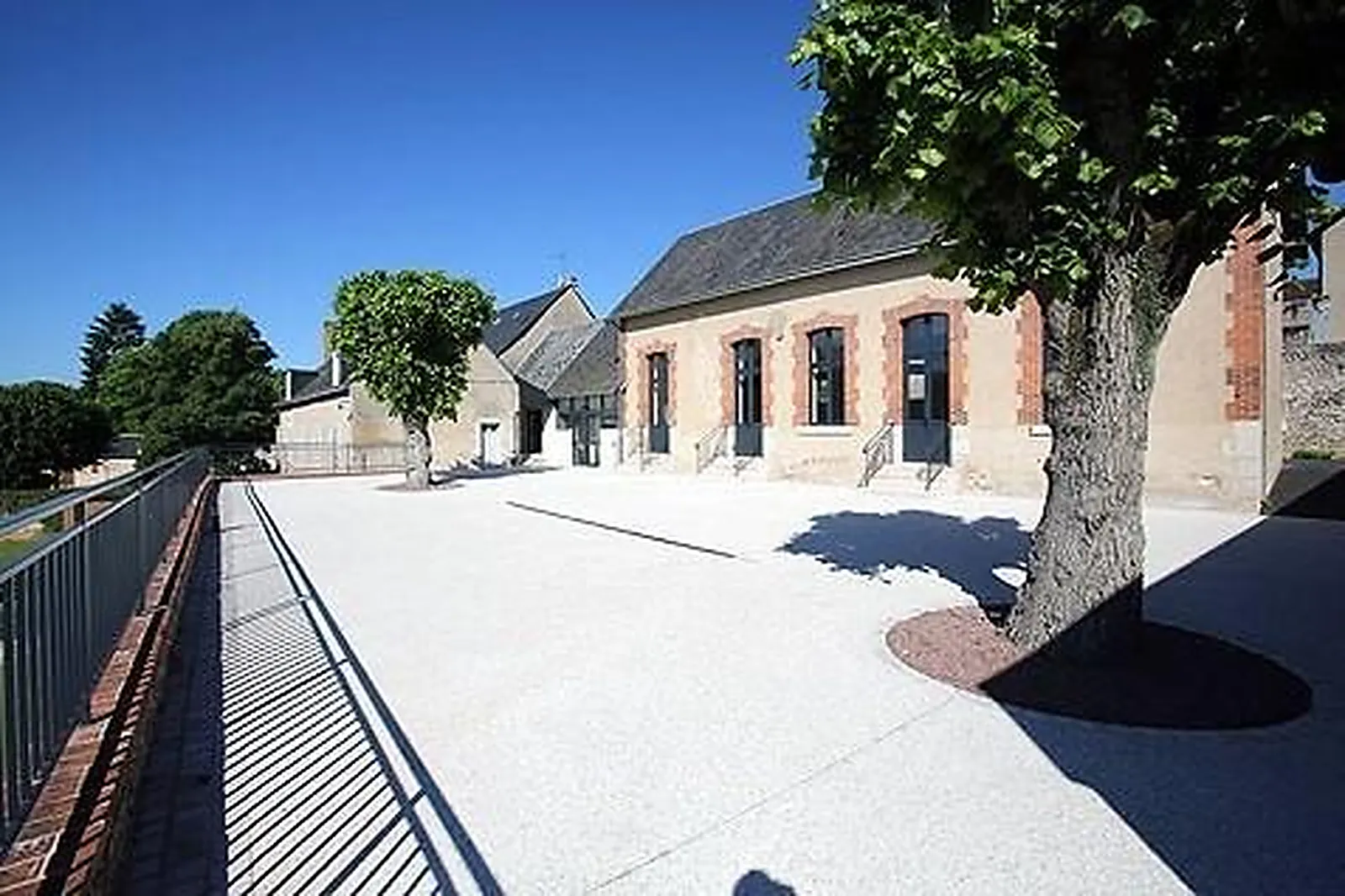 Lieux événementiels, LL&RSQUO;ECOLE BUISSONNIÈRE