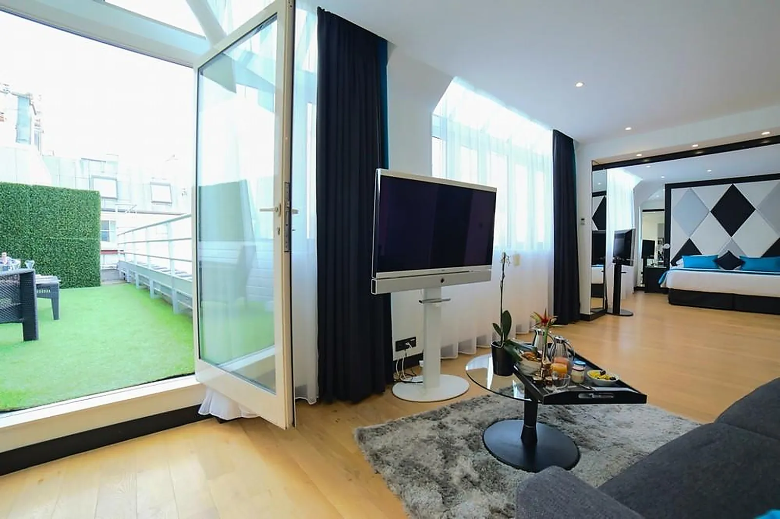 Lieux événementiels, LL&RSQUO;EMPIRE PARIS