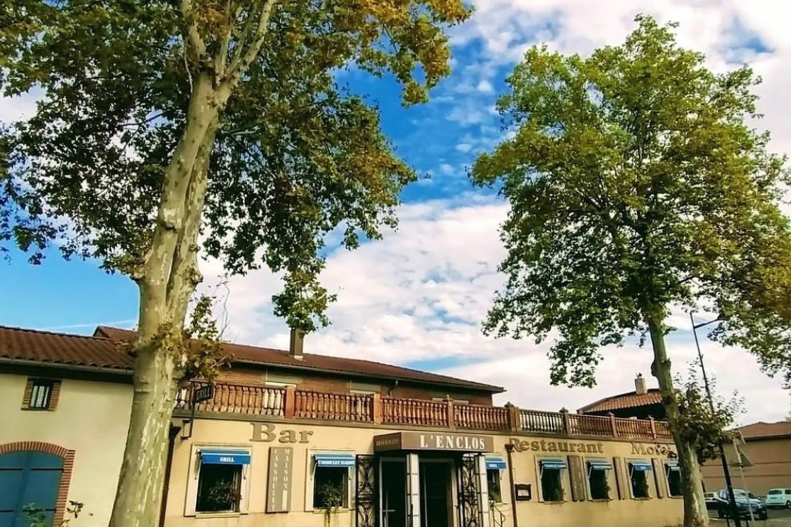 Lieux événementiels, LL&RSQUO;ENCLOS