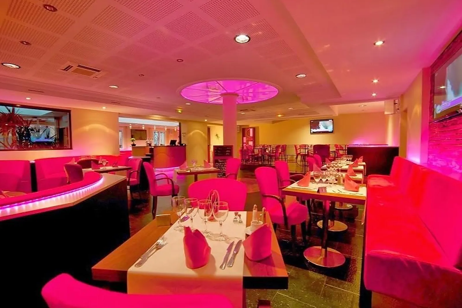 Lieux événementiels, LL&RSQUO;ENCLOS