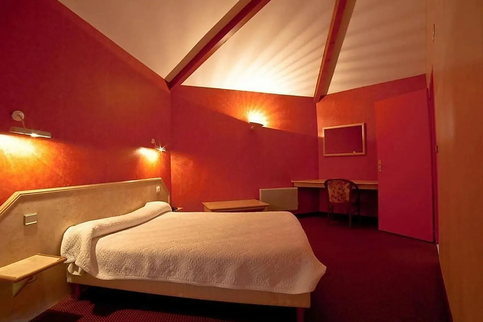 Lieux événementiels, LL&RSQUO;ENCLOS