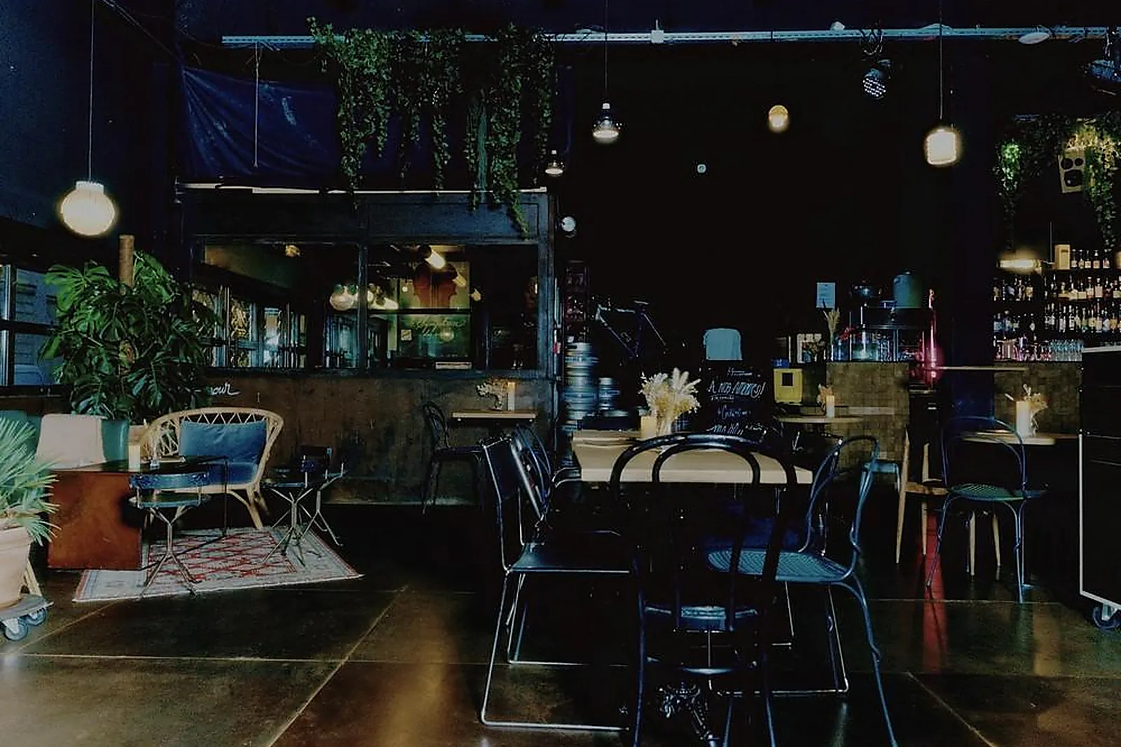 Lieux événementiels, LL&RSQUO;ENTREPÔT