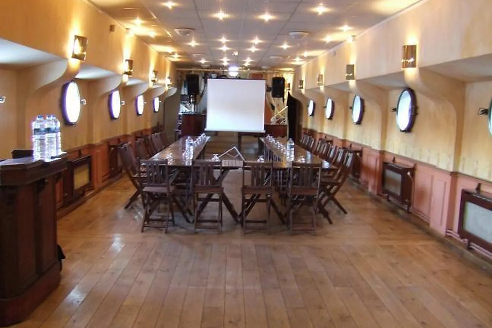 Lieux événementiels, LL&RSQUO;EQUITE