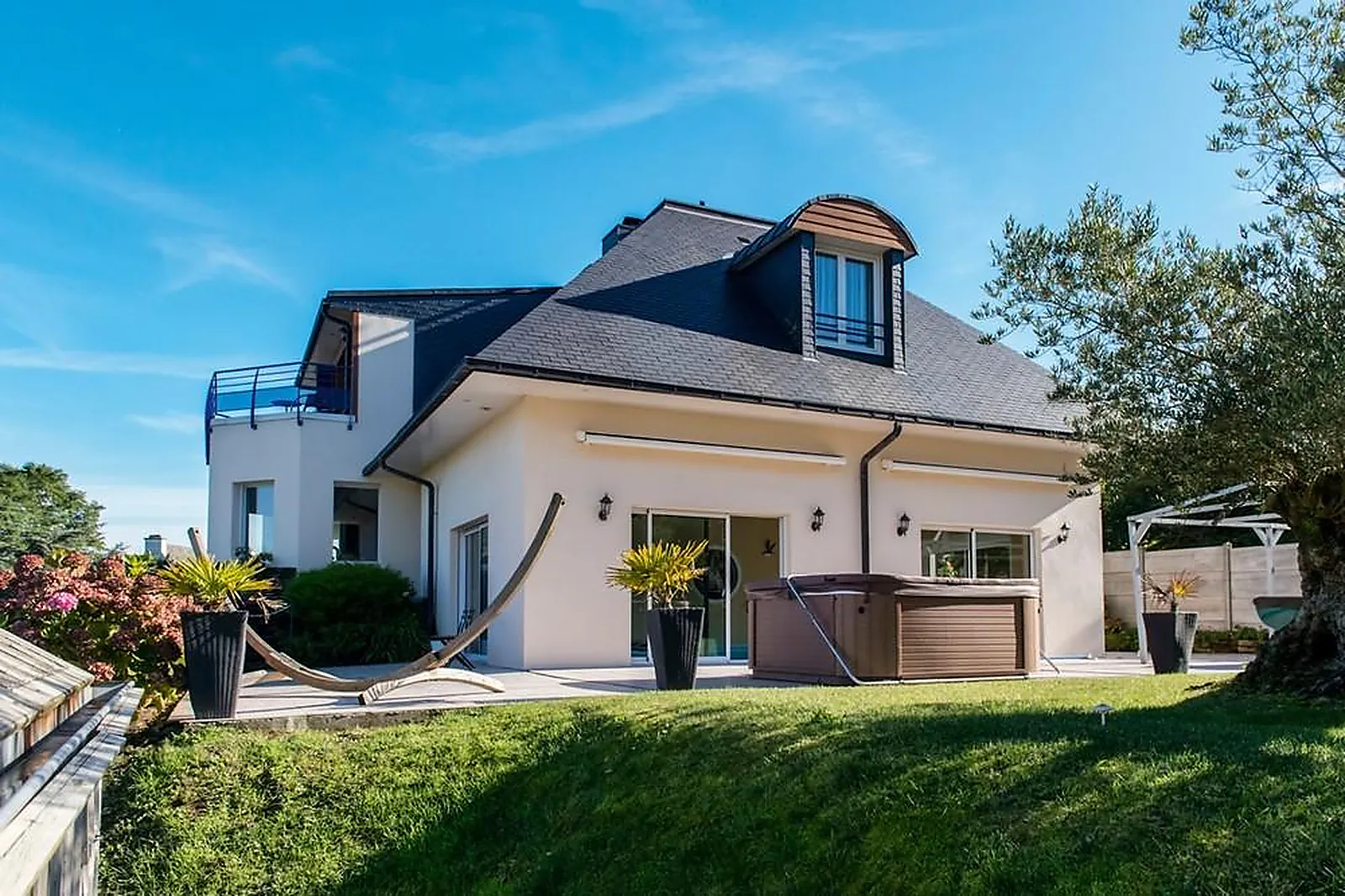 Lieux événementiels, LL&RSQUO;ESCALE