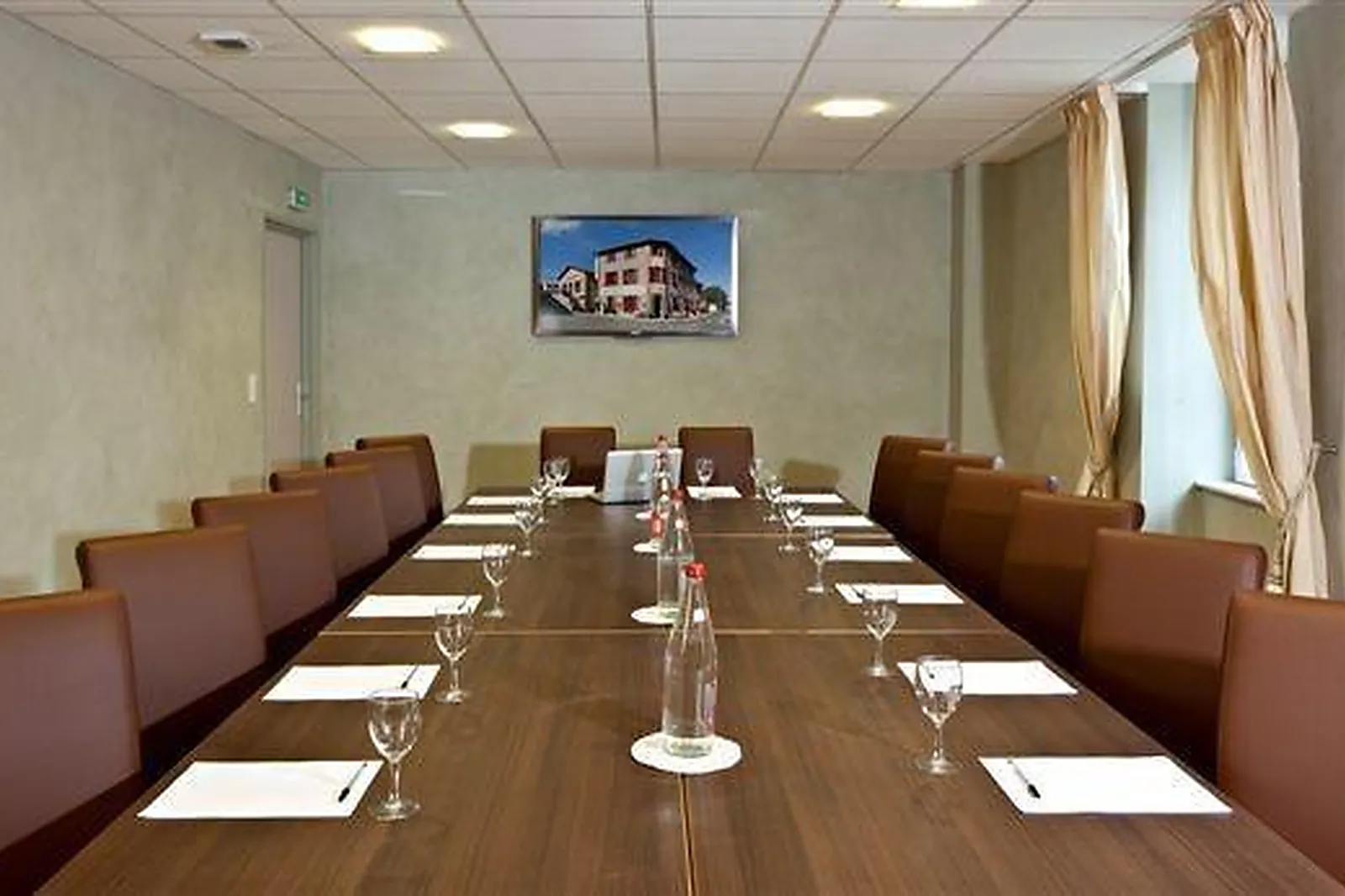 Lieux événementiels, LL&RSQUO;ESCALE HALLOAISE