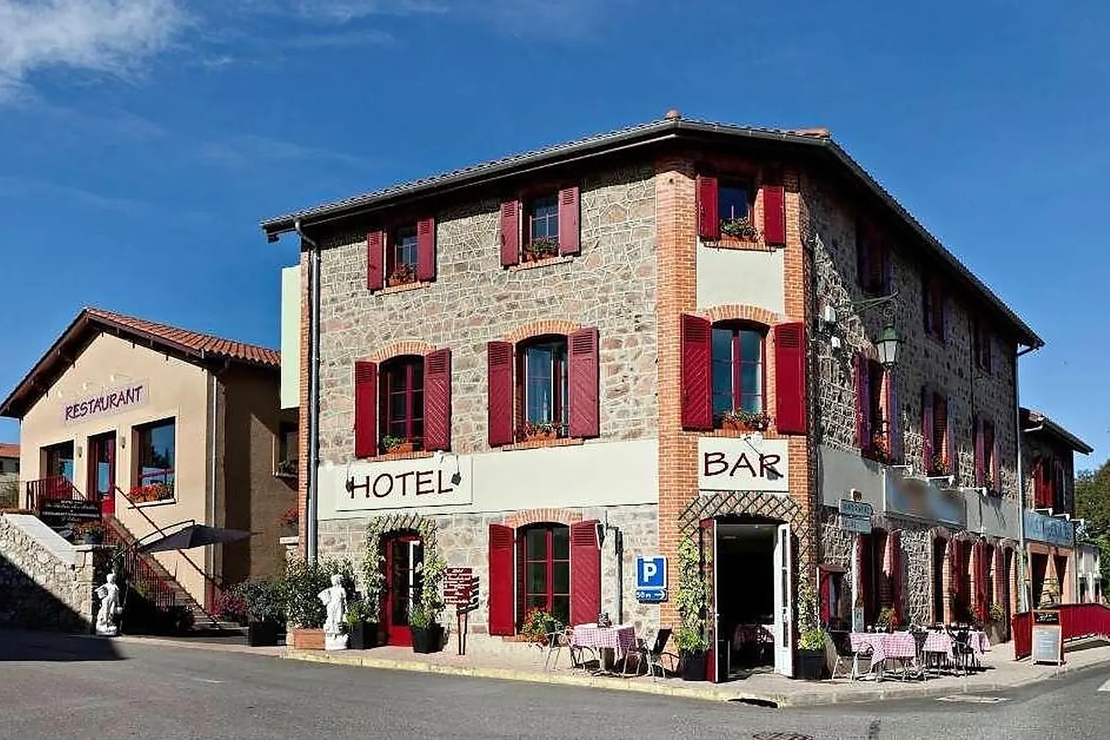 Lieux événementiels, LL&RSQUO;ESCALE HALLOAISE