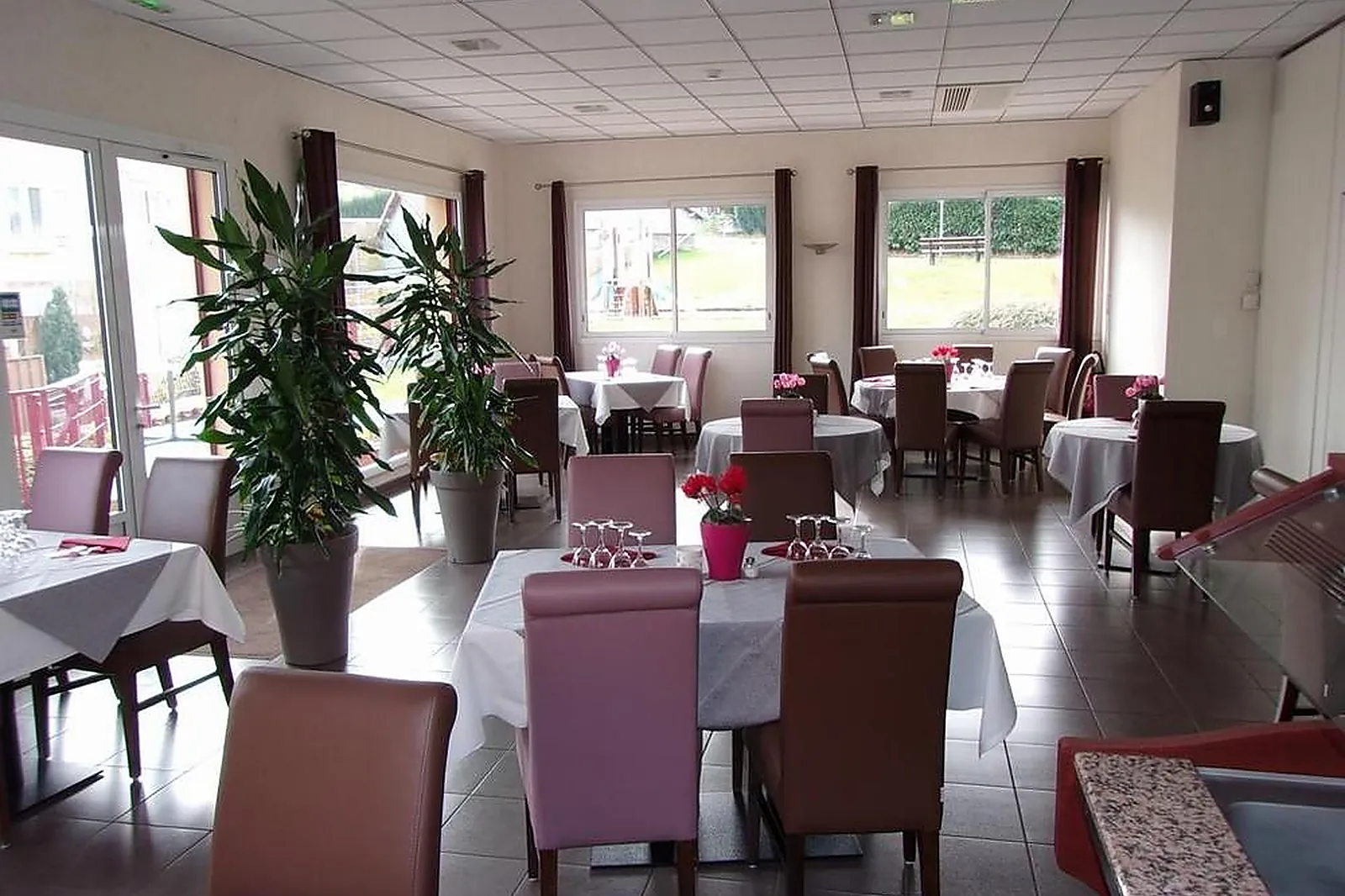 Lieux événementiels, LL&RSQUO;ESCALE HALLOAISE