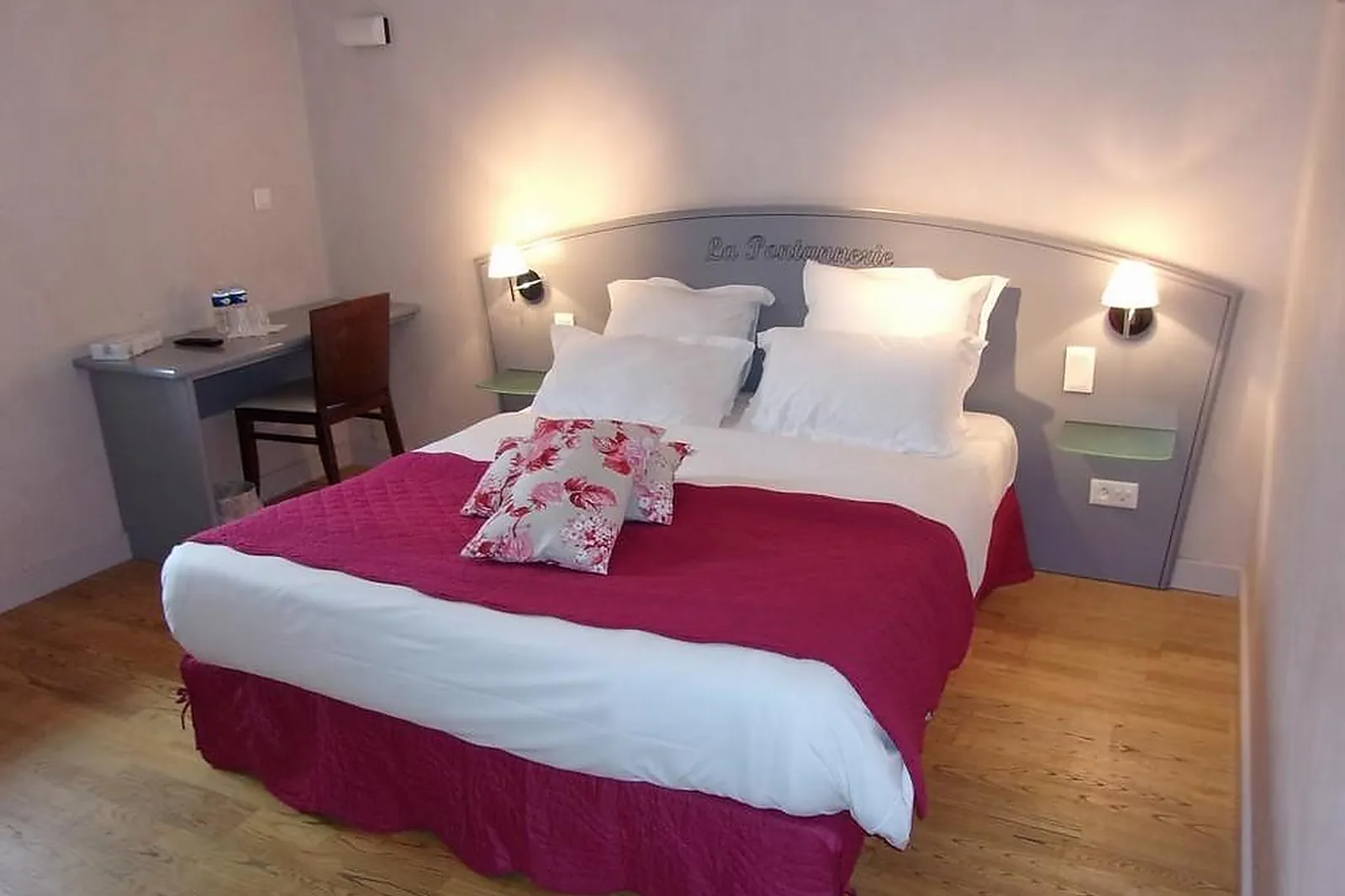 Lieux événementiels, LL&RSQUO;ESCALE HALLOAISE