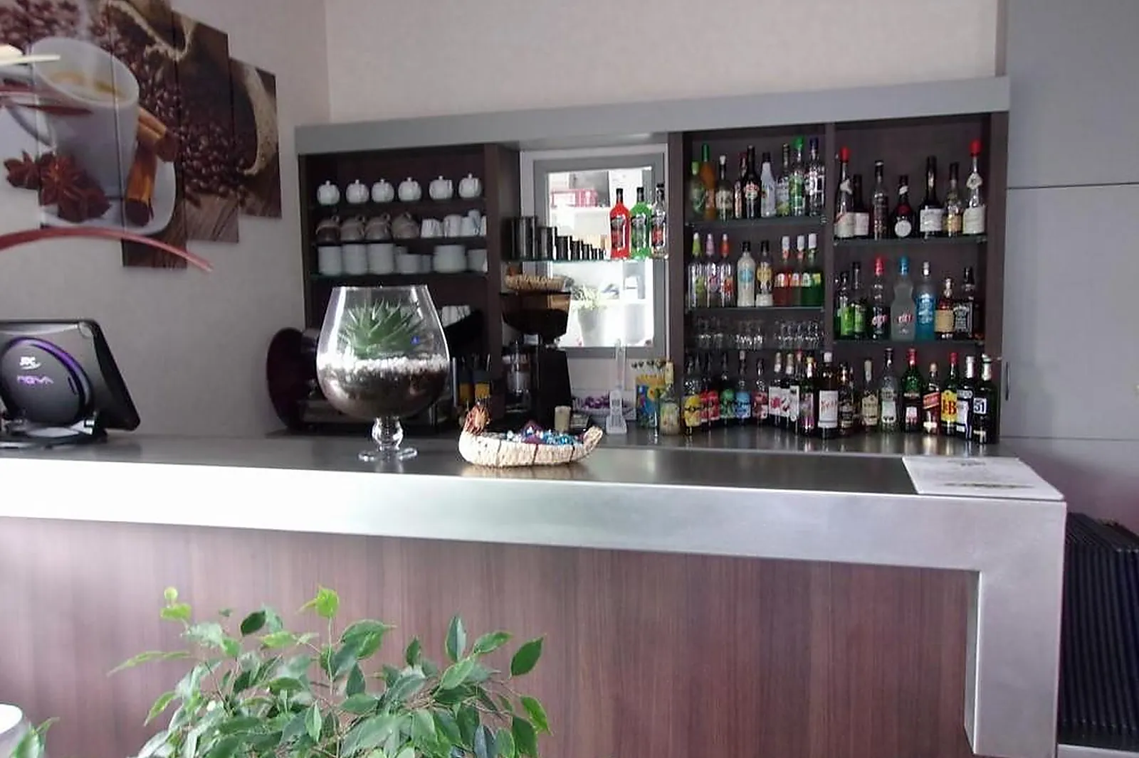 Lieux événementiels, LL&RSQUO;ESCALE HALLOAISE