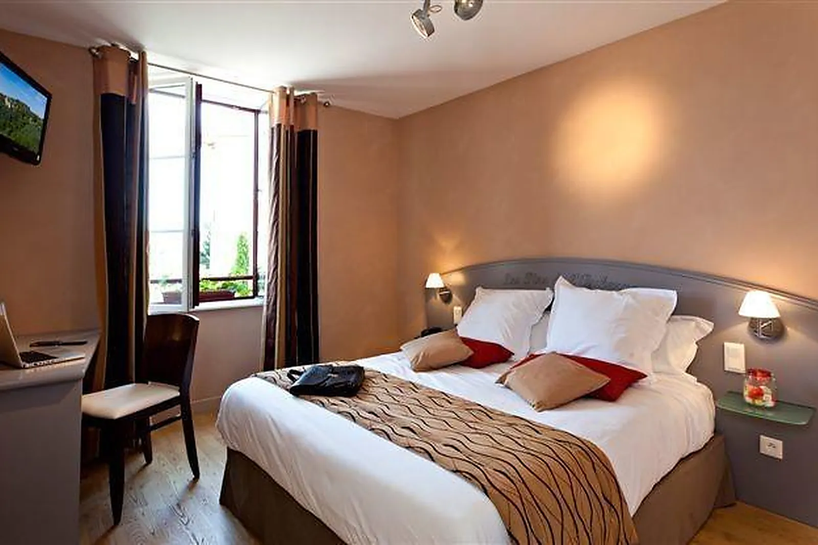 Lieux événementiels, LL&RSQUO;ESCALE HALLOAISE