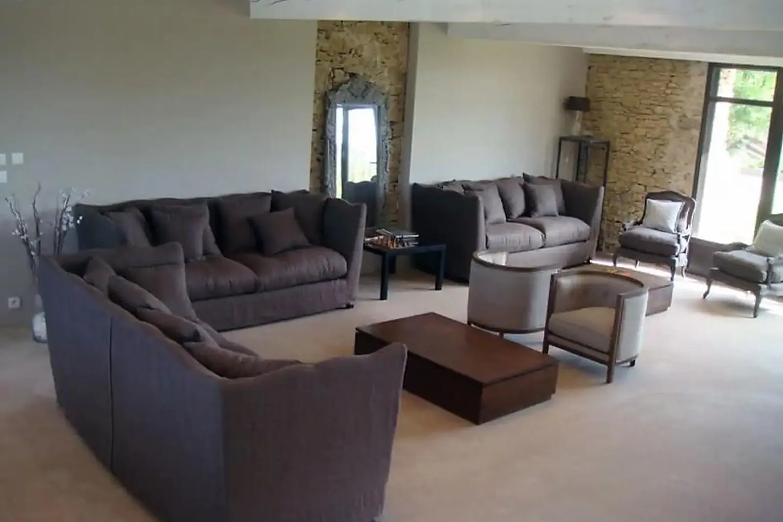 Lieux événementiels, LL&RSQUO;ESPEYRONNIS