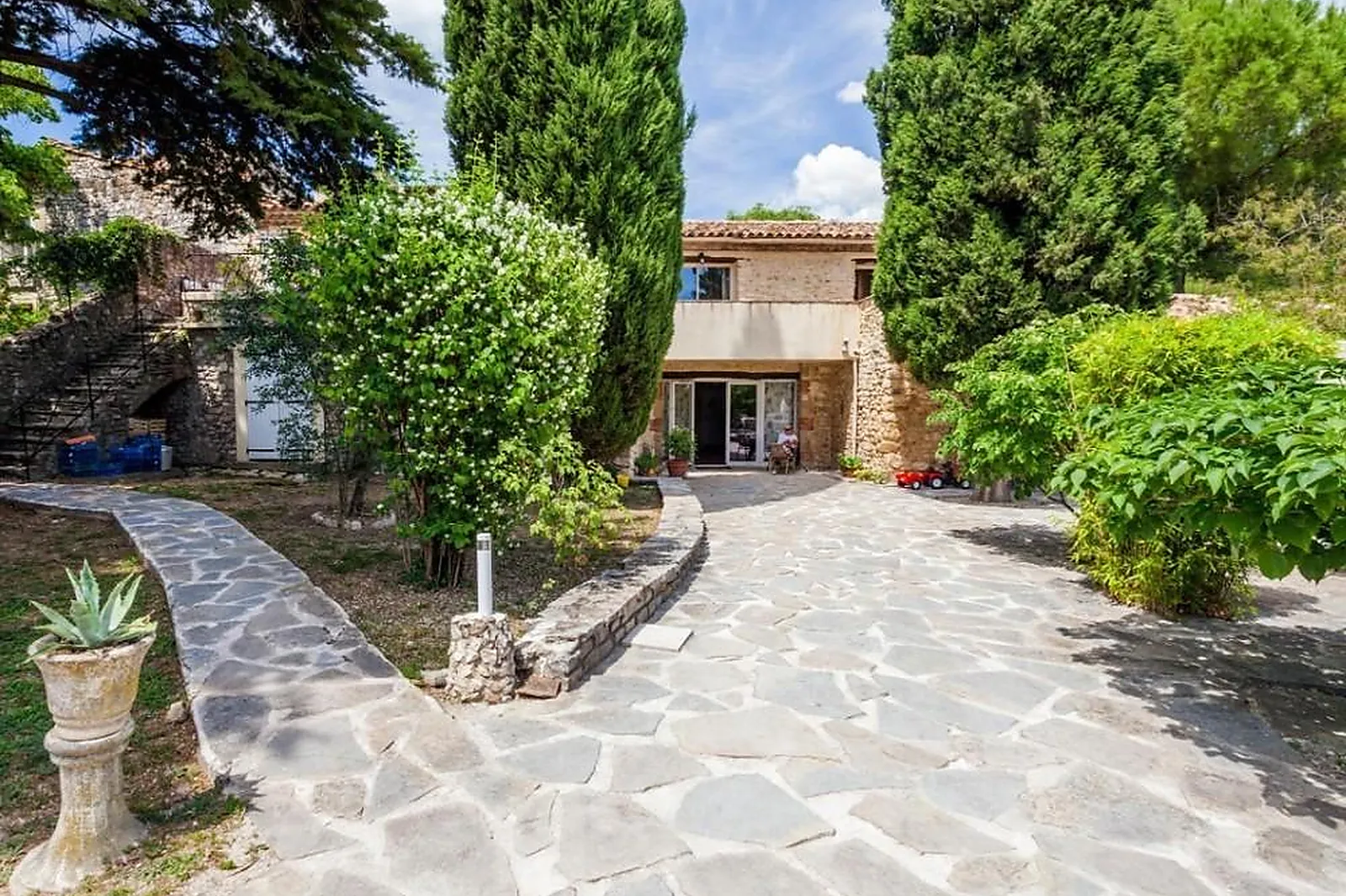 Lieux événementiels, LL&RSQUO;ESQUIELLE