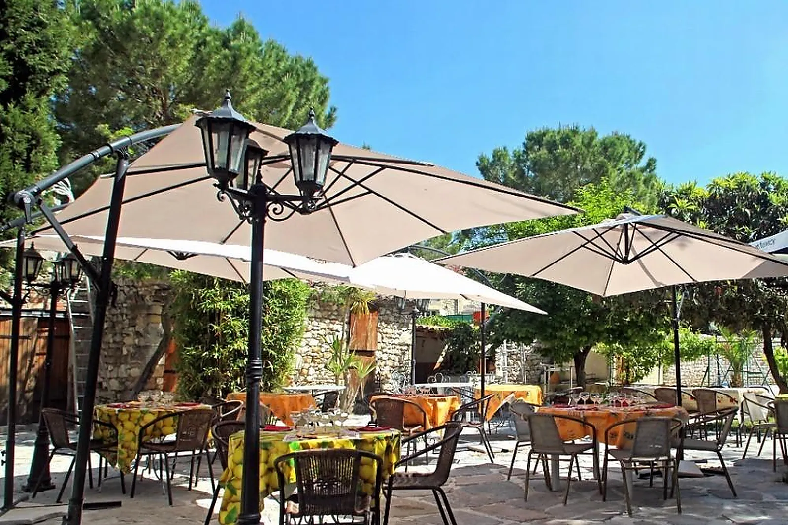 Lieux événementiels, LL&RSQUO;ESQUIELLE