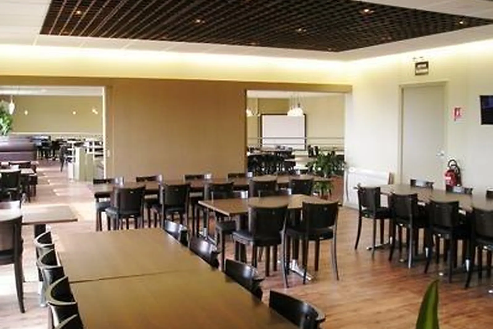 Lieux événementiels, LL&RSQUO;ESSENTIEL