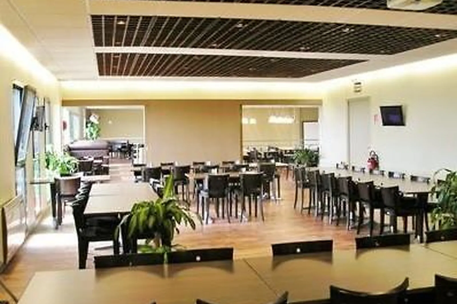 Lieux événementiels, LL&RSQUO;ESSENTIEL