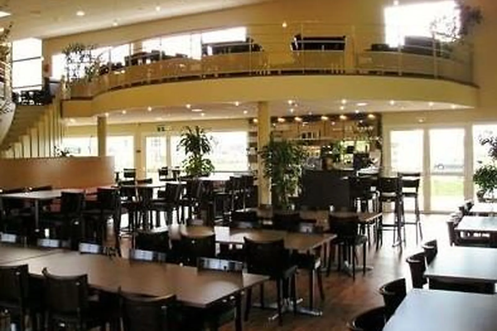 Lieux événementiels, LL&RSQUO;ESSENTIEL