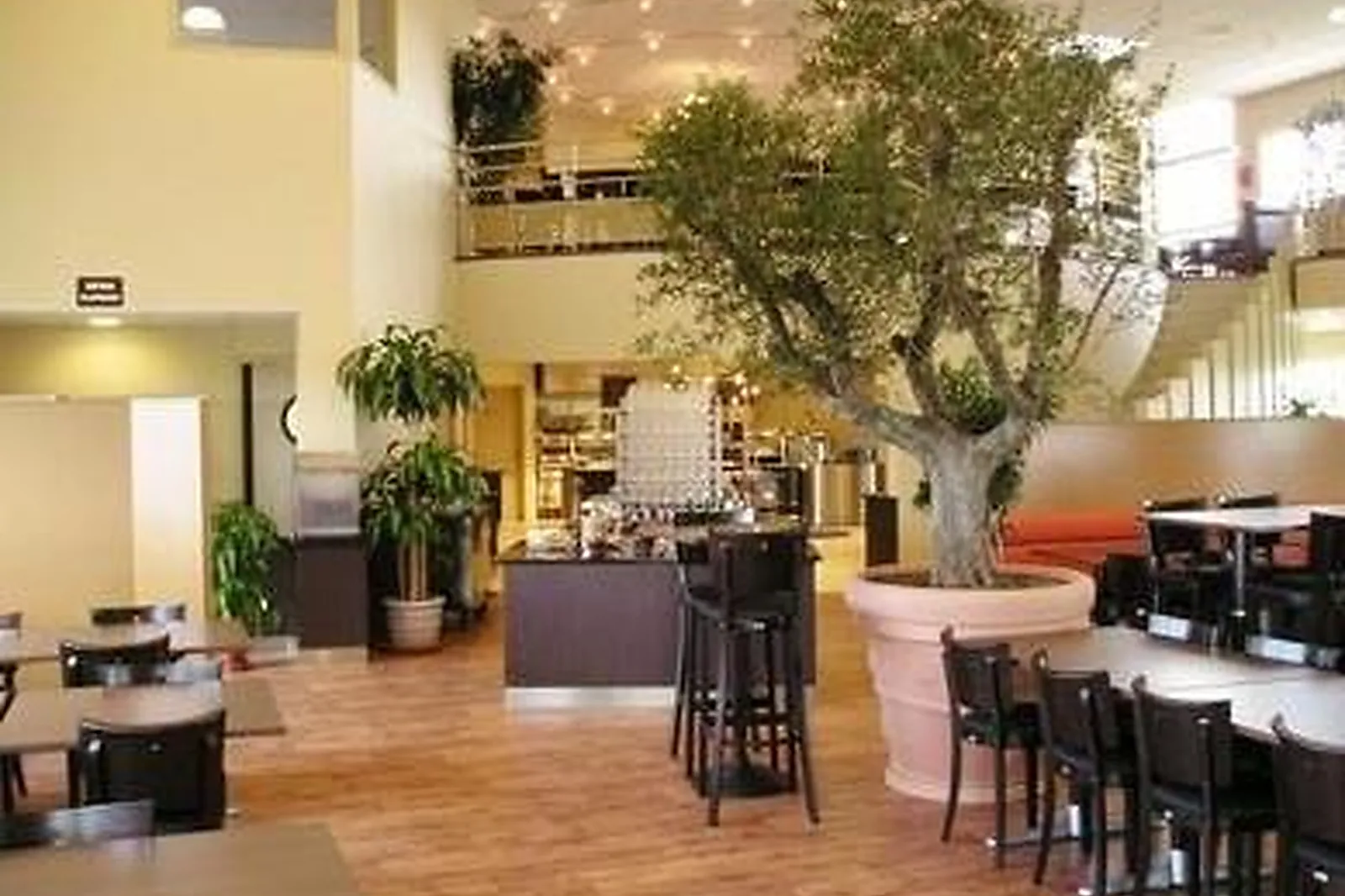 Lieux événementiels, LL&RSQUO;ESSENTIEL