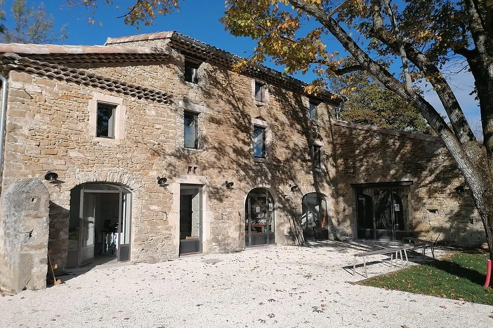 Lieux événementiels, LL&RSQUO;ESSENTIEL DE LAVANDE