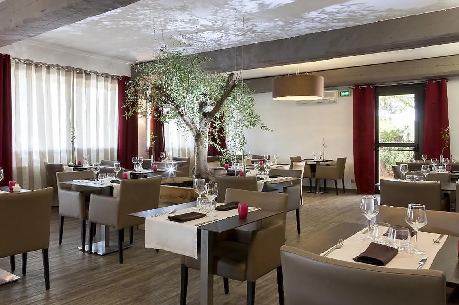 Lieux événementiels, LL&RSQUO;ETAPE