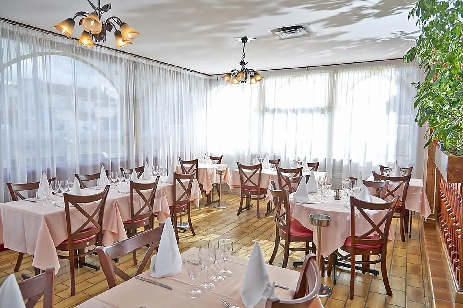 Lieux événementiels, LL&RSQUO;ETOILE DL&RSQUO;OR