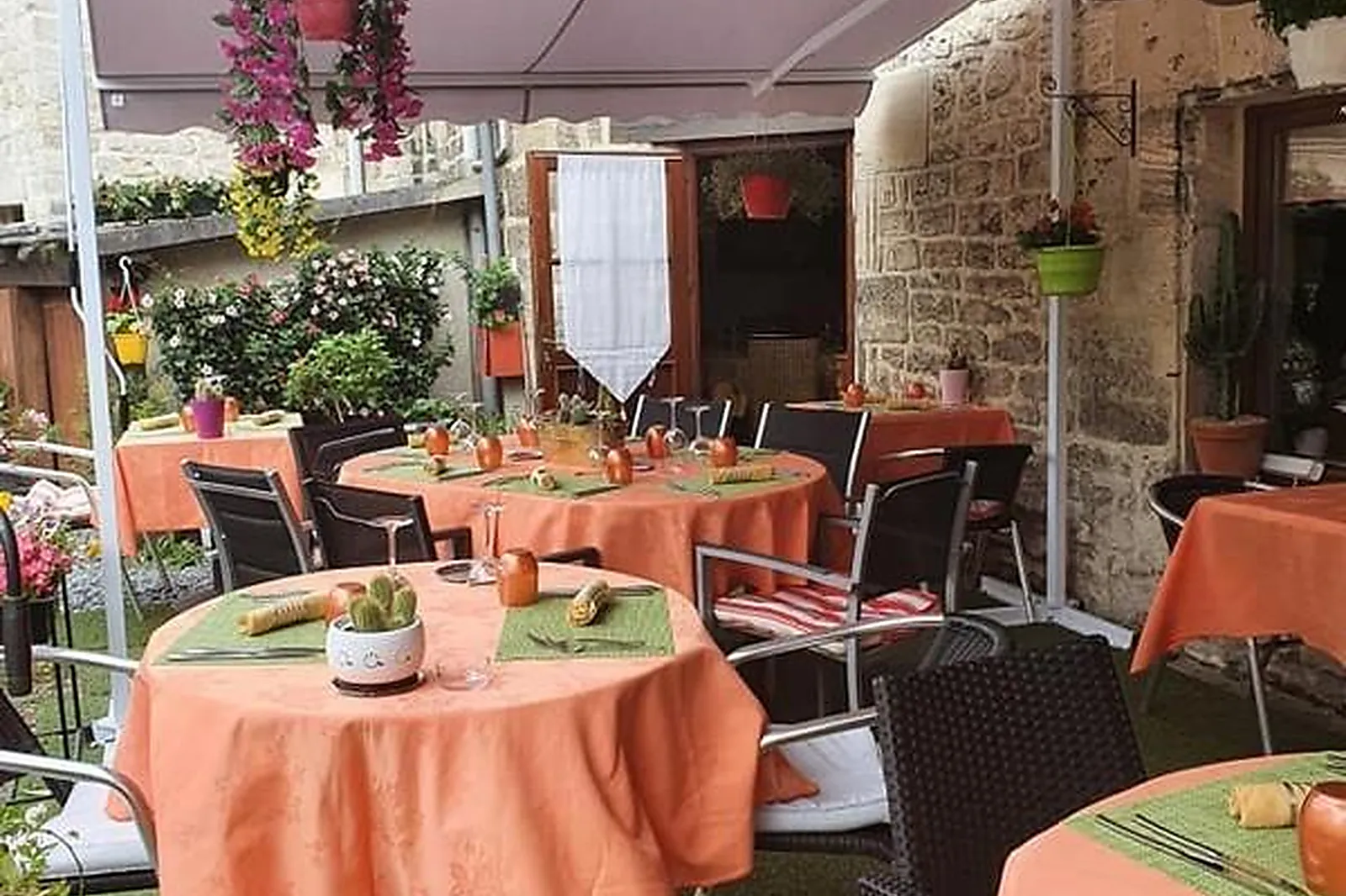 Lieux événementiels, LL&RSQUO;HOSTELLERIE DE LA RIVIÈRE