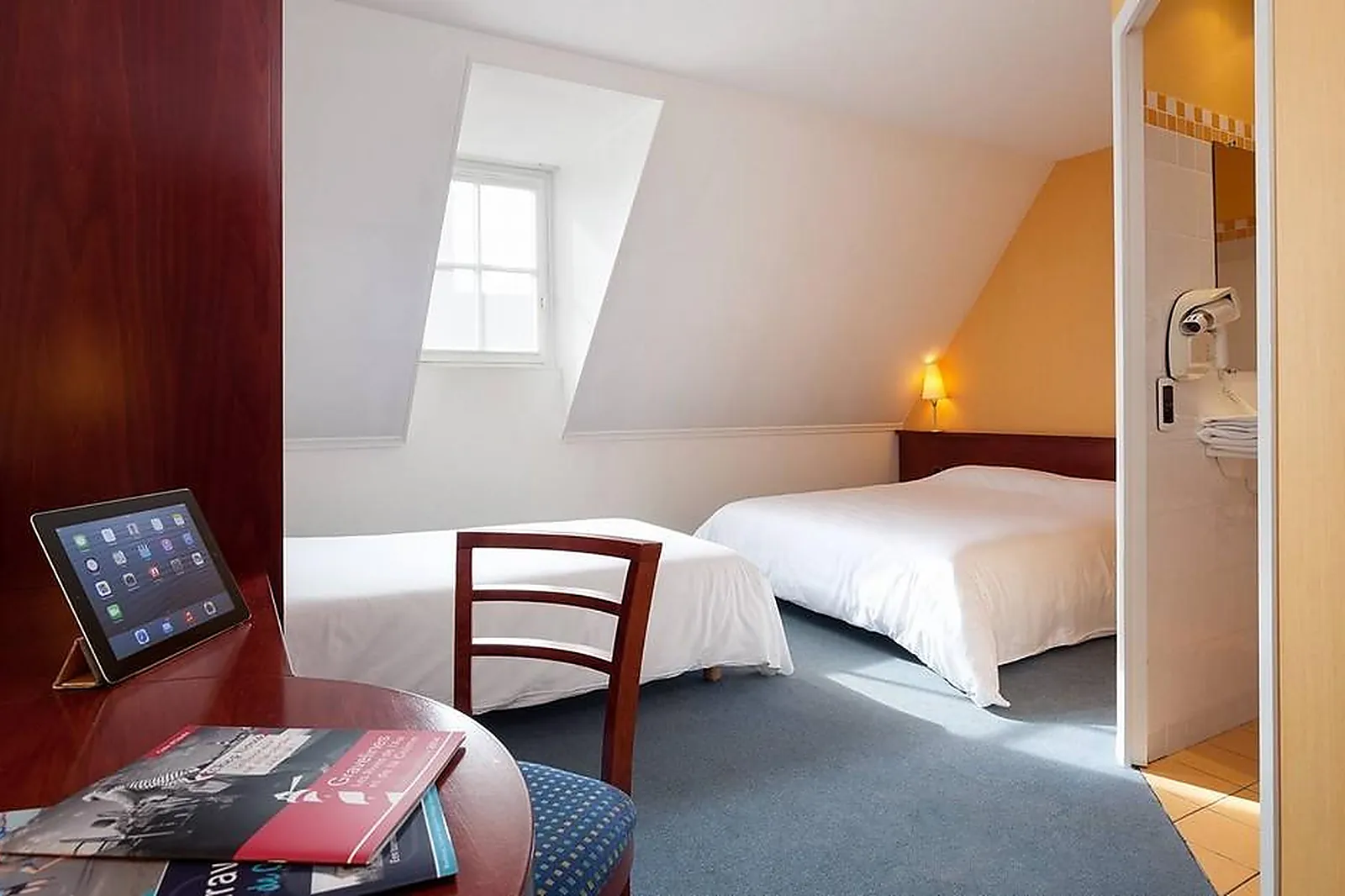 Lieux événementiels, LL&RSQUO;HOSTELLERIE DU BEFFROI