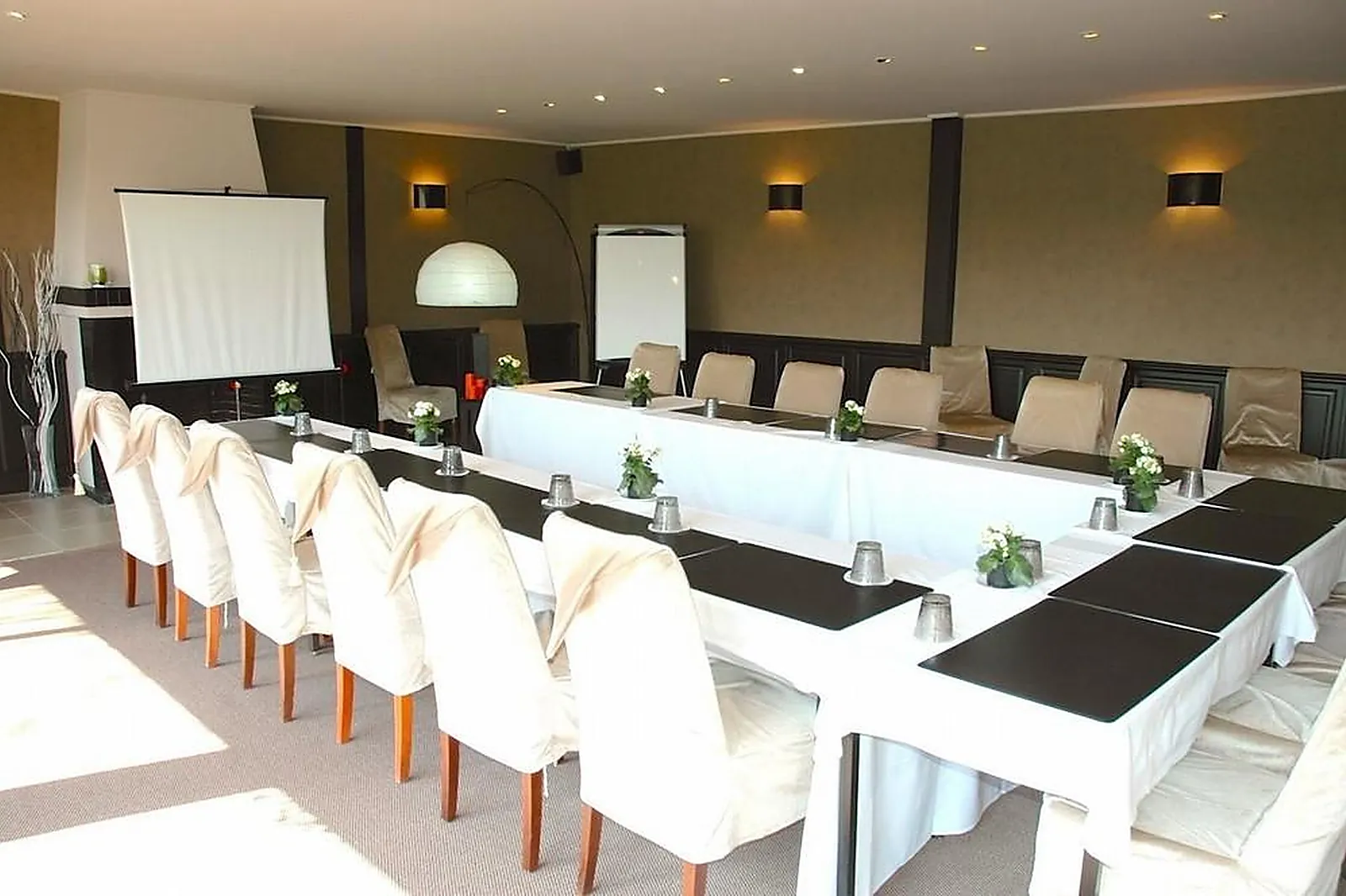 Lieux événementiels, LL&RSQUO;HOSTELLERIE DU COUNTRY CLUB