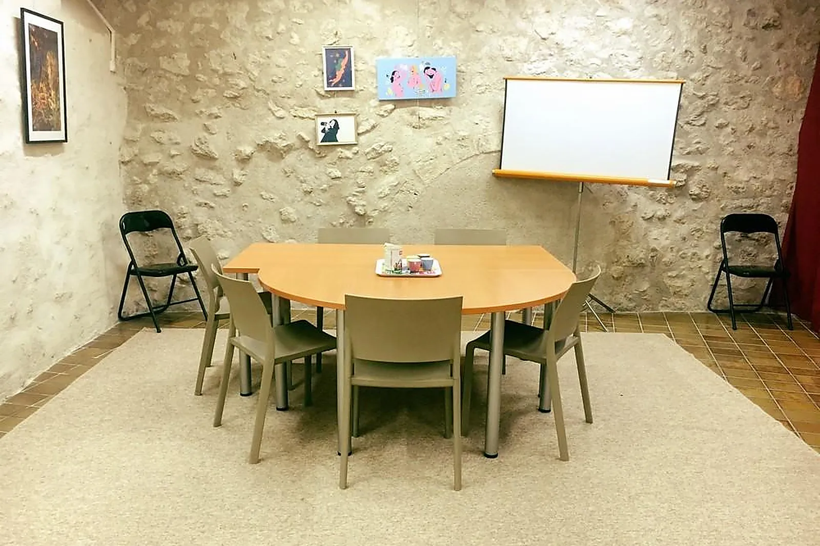 Lieux événementiels, LL&RSQUO;HÔTE BUREAU