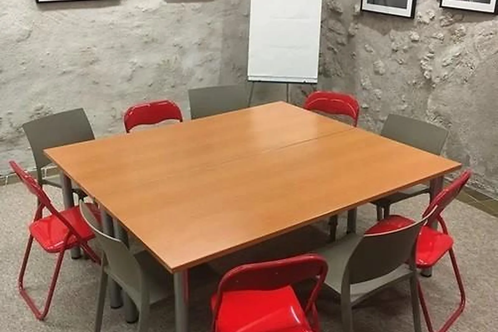 Lieux événementiels, LL&RSQUO;HÔTE BUREAU